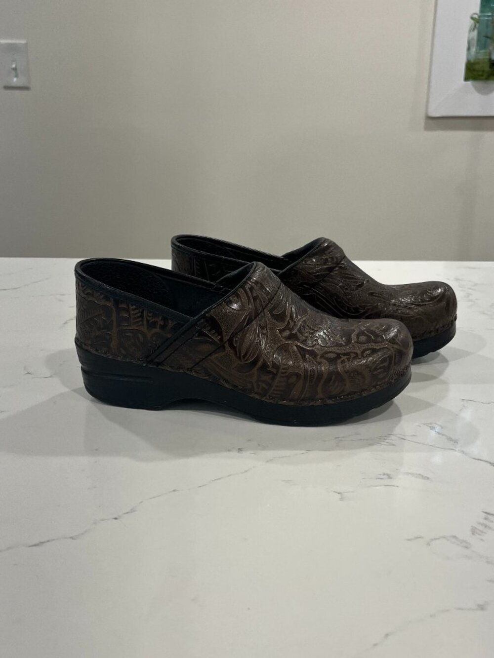 Dansko Dark Brown Tooled Embossed Floral Leather Wedge Clogs 38 / 7.5-8 USA